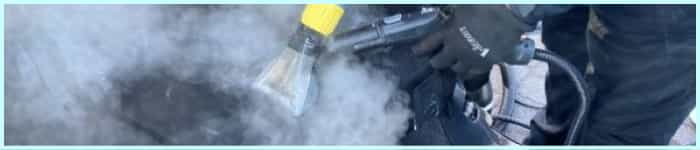 嘔吐汚れに配慮した車内洗浄工程の様子